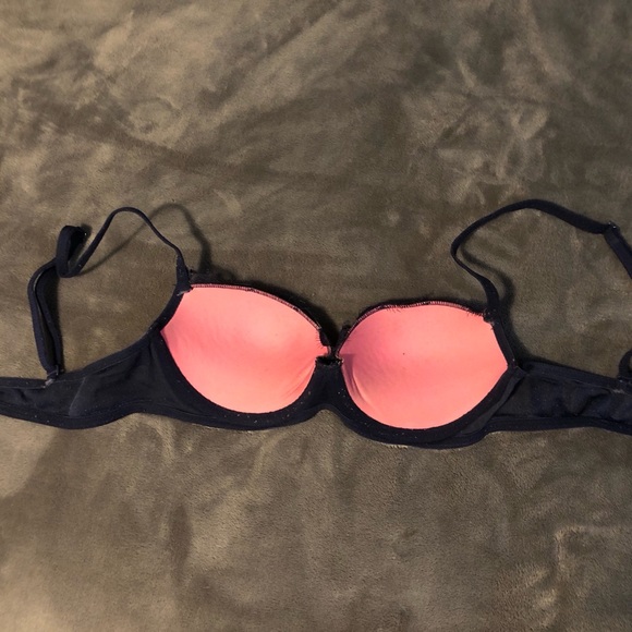 Bundle of 32B bras - Picture 7 of 7